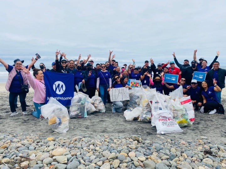 The Mammotome Tijuana team at a beach cleanup